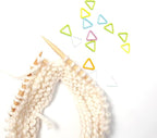Hilsayum 60PCS Metal Stitch Markers Triangle-Shaped Ring Crochet Markers with Wooden Storage Box Knitting Tool for Sewing Weaving (Multicolored)