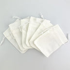 Palmhomee Pack Of 25 Burlap Gift Bags with Drawstring Linen Jewelry Pouches Wedding Hessian Jute Bags for Birthday Jewelry and Treat Pouches Party Wedding Favors Gift Art and DIY Craft (3.6x4.8 Inch, White)