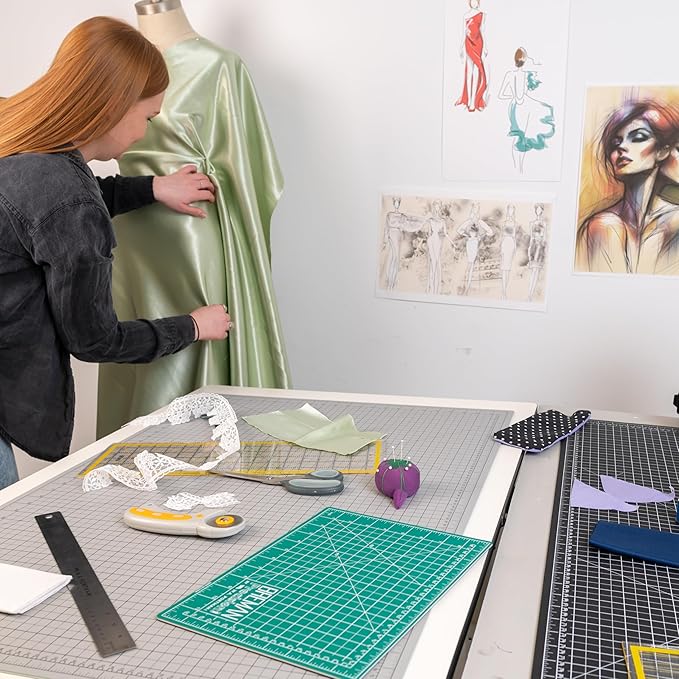 Breman Precision 24x36 Inch Self Healing Cutting Mat - 2-Sided 5-Ply PVC Green/Black Cutting Mats for Crafts, Sewing, Quilting and DIY Projects - Durable and Non-Slip Design with Precise Grid Lines