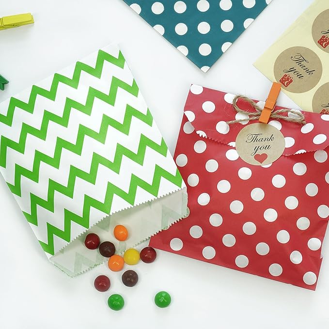 KEYYOOMY 100 Pcs Red and Black Candy Buffet Bags Small Cookie Bag Polka Dot Paper Treat Bag for Wedding Birthday Party (5 inch x 7 inch)